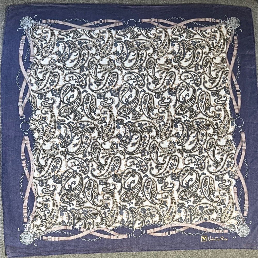 Elegant Vintage Valentino Rudy Paisley Pattern Scarf Pocket Square - 19x19”